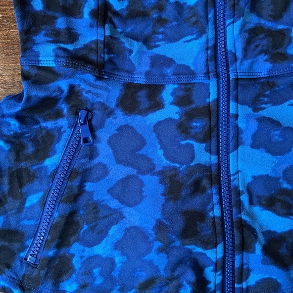 NWOT TA Tracy Anderson G.I.L.I. Blue Camouflage Jacket - Picture 5 of 7